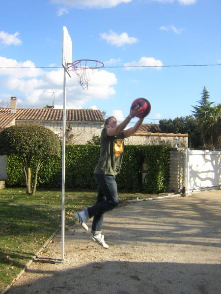 Moi ki m'envol vers le panier  !!!!!