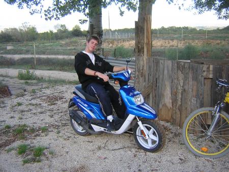Le scoott  a mon pote